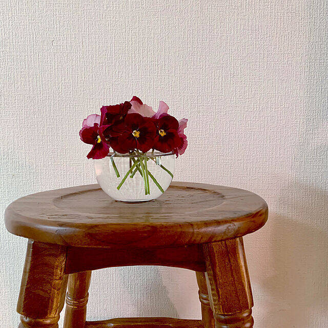 お花を飾って日々を華やかに。ダイソーのフラワーベースがある暮らし