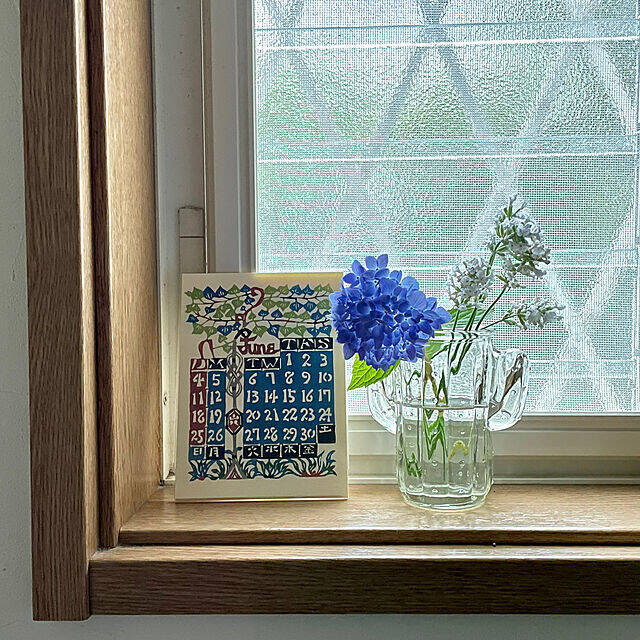 お花を飾って日々を華やかに。ダイソーのフラワーベースがある暮らし