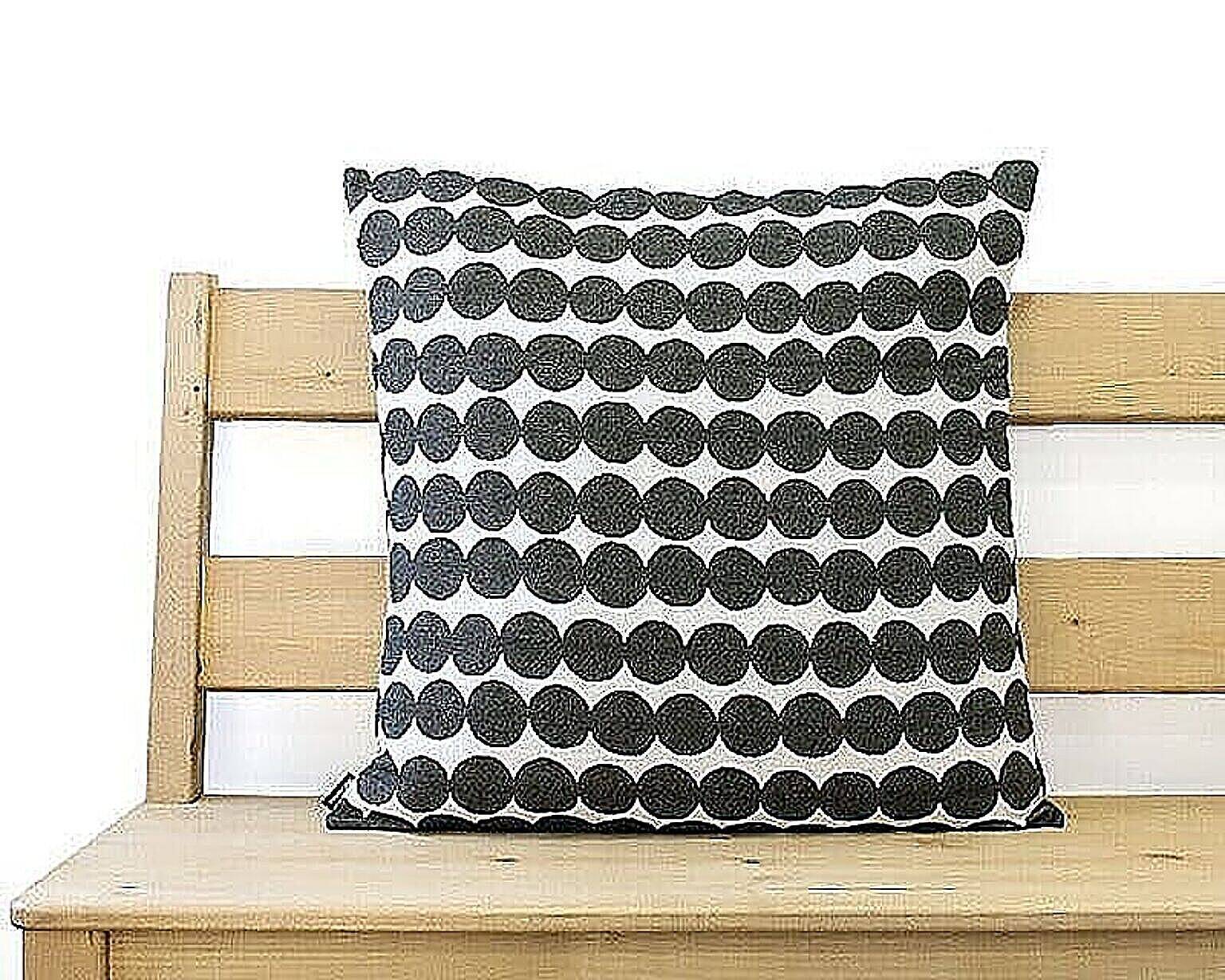 インテリアのアクセントになる♪お気に入りのクッションがある暮らし