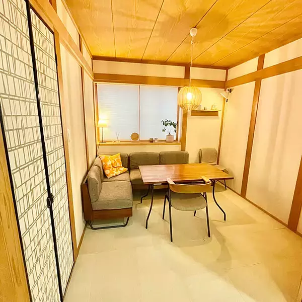 「意外なほど馴染む。和室にベッドやソファを置いたコーディネート10選」の画像