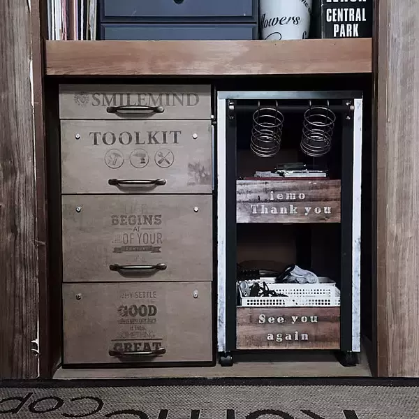 「便利さとインテリア性を両立！参考にしたい衣装ケースの目隠しアイデア」の画像