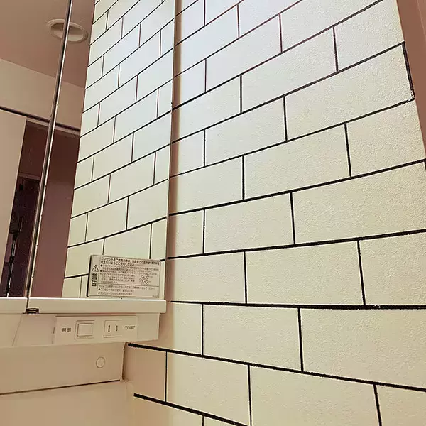 「海外風のモダンな雰囲気がたまらない。サブウェイタイルをDIYで」の画像