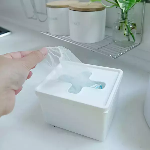 フタを開けずに片手で取り出せる！セリアのプルアウトボックスを使った収納アイデア