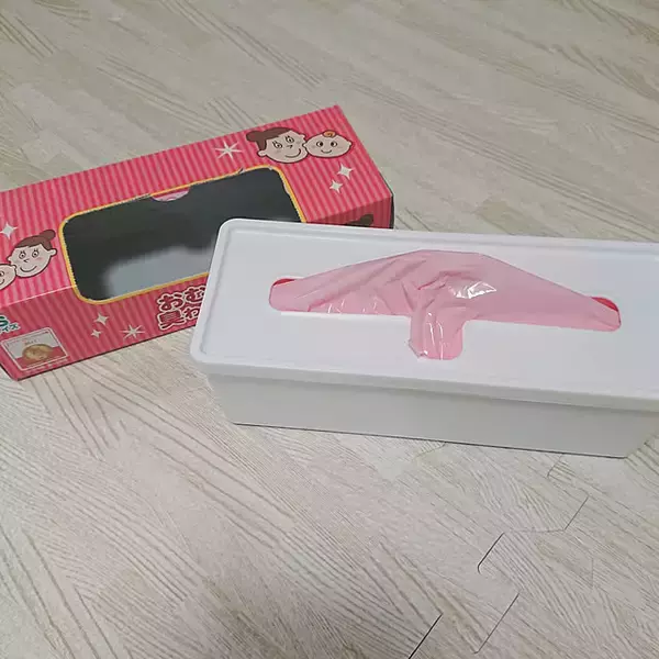 「フタを開けずに片手で取り出せる！セリアのプルアウトボックスを使った収納アイデア」の画像