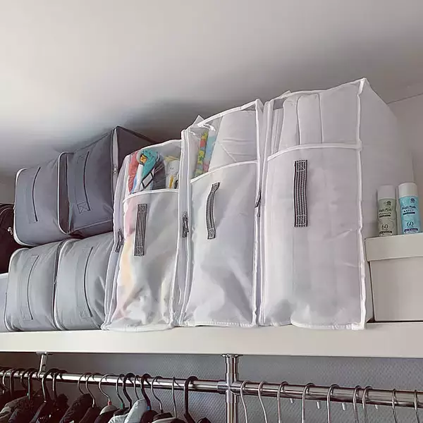 「「入れるだけ」の布団収納から卒業！使いやすく整えて入れ替えもスムーズになる収納アイデア」の画像