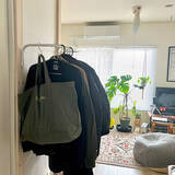 「限られたスペースを有効活用！スリムで収納力のあるコートハンガーの実例6選」の画像1