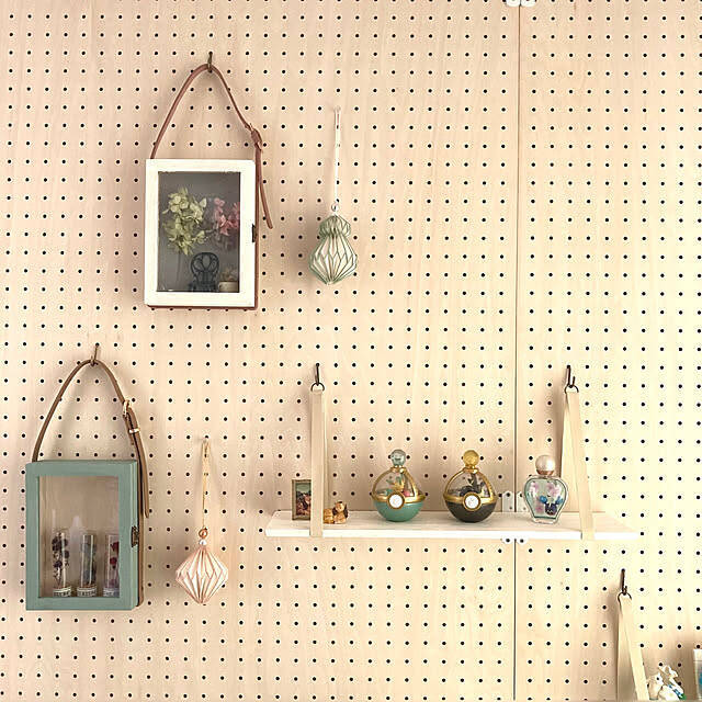 壁を彩るアクセントにぴったり♪100均グッズで気軽に楽しく作れるウォールシェルフDIY