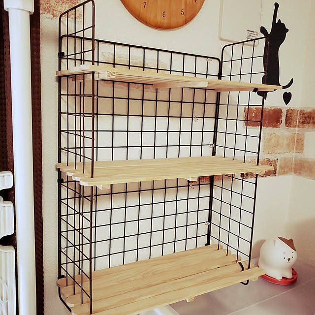 壁を彩るアクセントにぴったり♪100均グッズで気軽に楽しく作れるウォールシェルフDIY