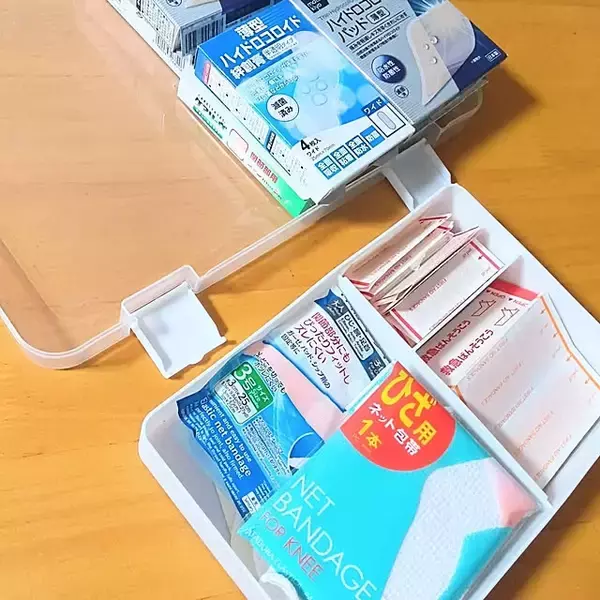「100均ファイルケースでお部屋がスッキリ片付く！参考にしたい書類以外の収納アイデア集」の画像