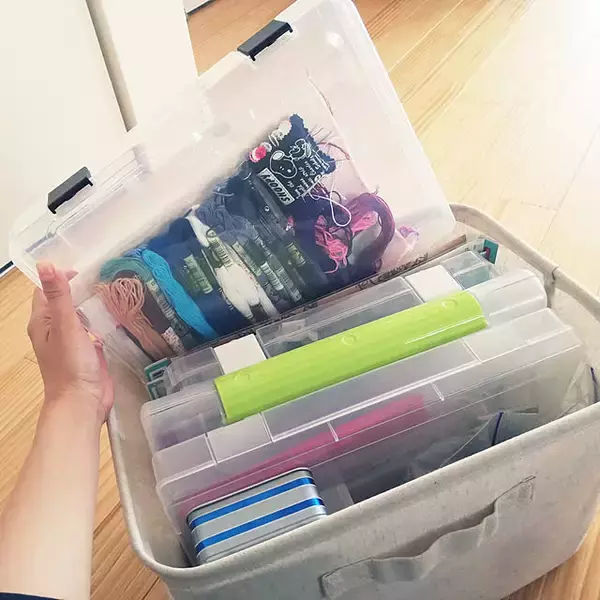 「100均ファイルケースでお部屋がスッキリ片付く！参考にしたい書類以外の収納アイデア集」の画像