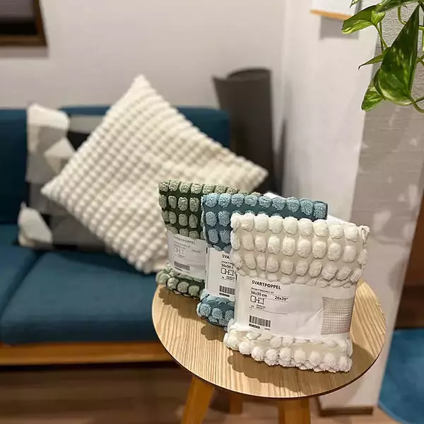 「インテリアのアクセントになる！魅力的なIKEAのクッションカバー」の画像