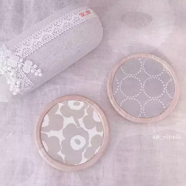 「おうち時間に手軽に楽しめる♪100均のアイテムを使ったコースターDIY」の画像