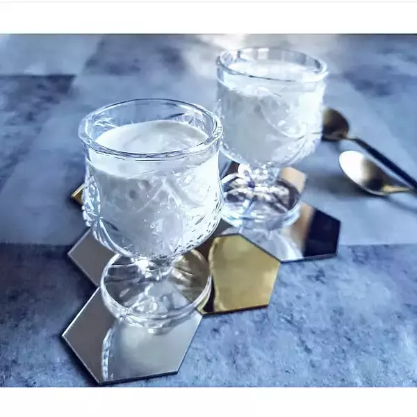 「おうち時間に手軽に楽しめる♪100均のアイテムを使ったコースターDIY」の画像