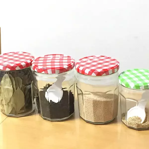 「捨てないで正解！空のジャム瓶の再利用方法アイディア」の画像