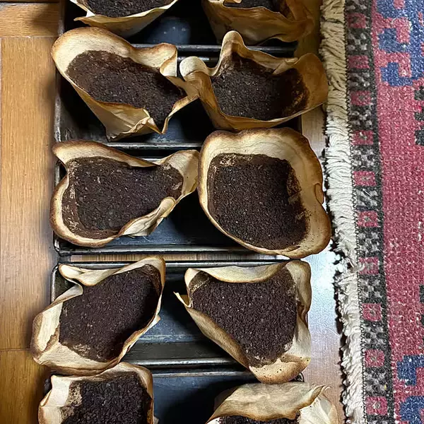 「いつもの消耗品がインテリアアイテムになる！コーヒーフィルターを使った手作り作品」の画像