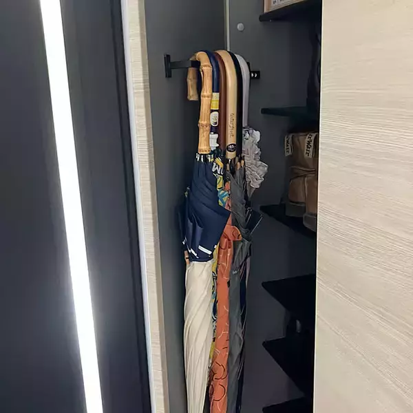 「扉裏が収納スペースに早変わり♪セリアで見つけた便利アイテム6選」の画像