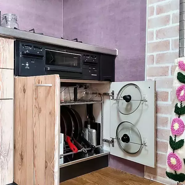 「扉裏が収納スペースに早変わり♪セリアで見つけた便利アイテム6選」の画像