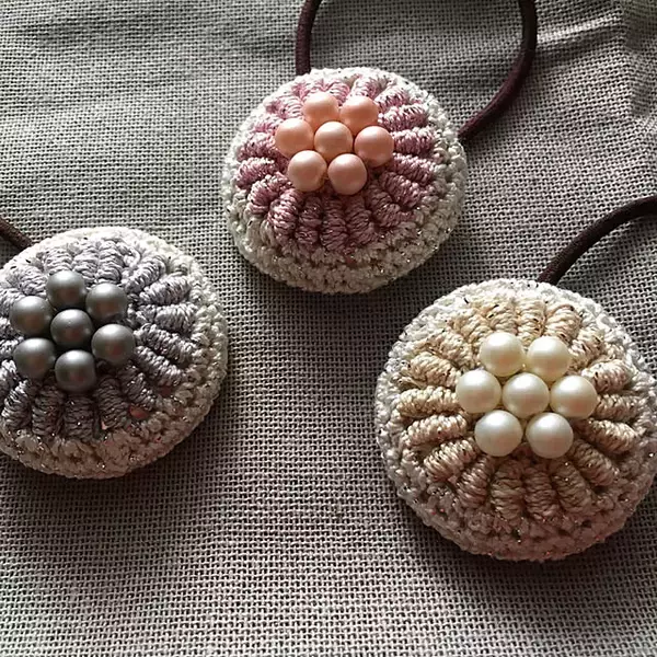 「冬のおうち時間にぴったり♪ダイソーのレース糸で作る、手編み＆アレンジ作品集」の画像