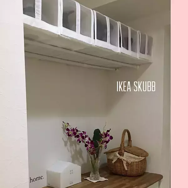 「衣類や消耗品をすっきり収納！IKEAのSKUBBで美空間を実現しているお家」の画像