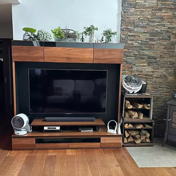 「お部屋の片づけをしっかりサポート！暮らしに合わせて選べるテレビ台収納のアイデア6選」の画像
