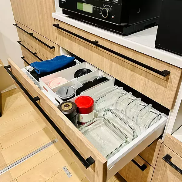 「3つのパターン別にご紹介します☆タッパーや保存容器の収納方法」の画像