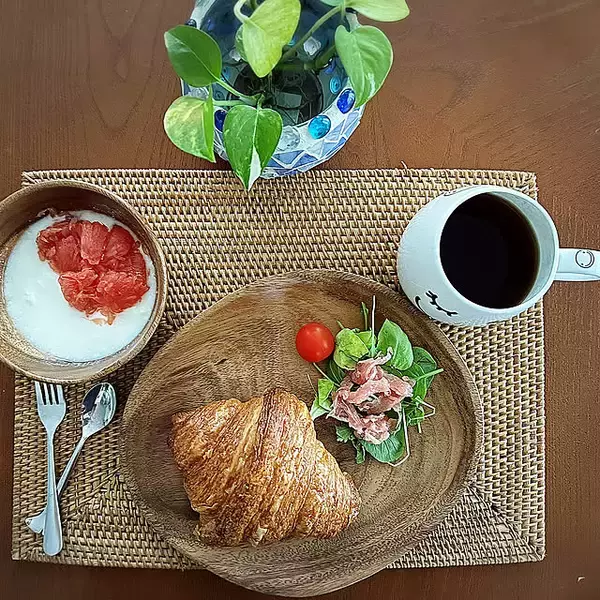 カフェ風プレートからDIYアイデアまで♪暮らしの幅が広がる無印良品のアカシア食器を使った実例6選