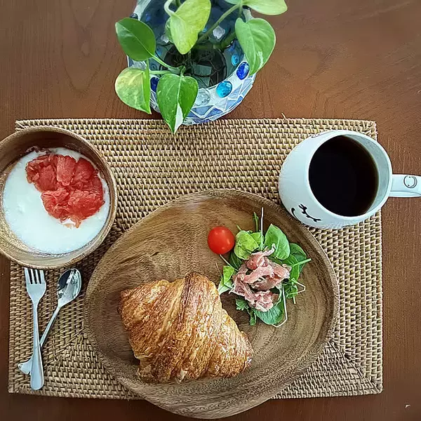 「カフェ風プレートからDIYアイデアまで♪暮らしの幅が広がる無印良品のアカシア食器を使った実例6選」の画像