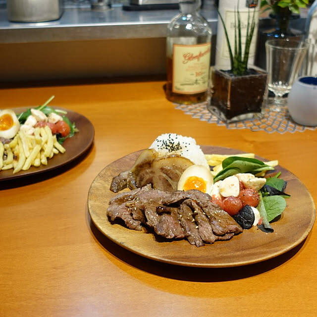 カフェ風プレートからDIYアイデアまで♪暮らしの幅が広がる無印良品のアカシア食器を使った実例6選