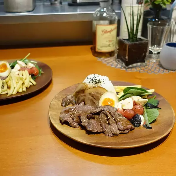 「カフェ風プレートからDIYアイデアまで♪暮らしの幅が広がる無印良品のアカシア食器を使った実例6選」の画像