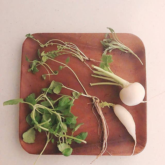 カフェ風プレートからDIYアイデアまで♪暮らしの幅が広がる無印良品のアカシア食器を使った実例6選