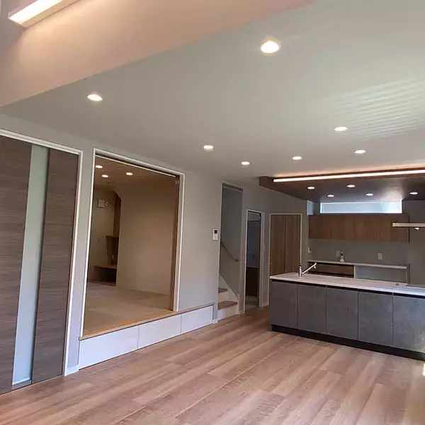 「快適なくつろぎ空間を作る。リビングに隣り合った和室のインテリア実例6選」の画像