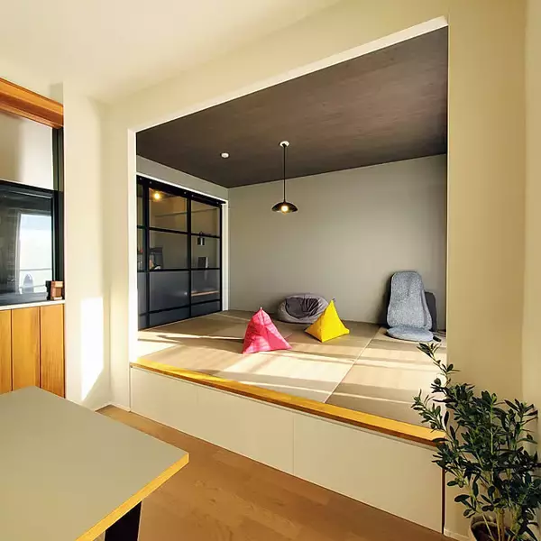 「快適なくつろぎ空間を作る。リビングに隣り合った和室のインテリア実例6選」の画像