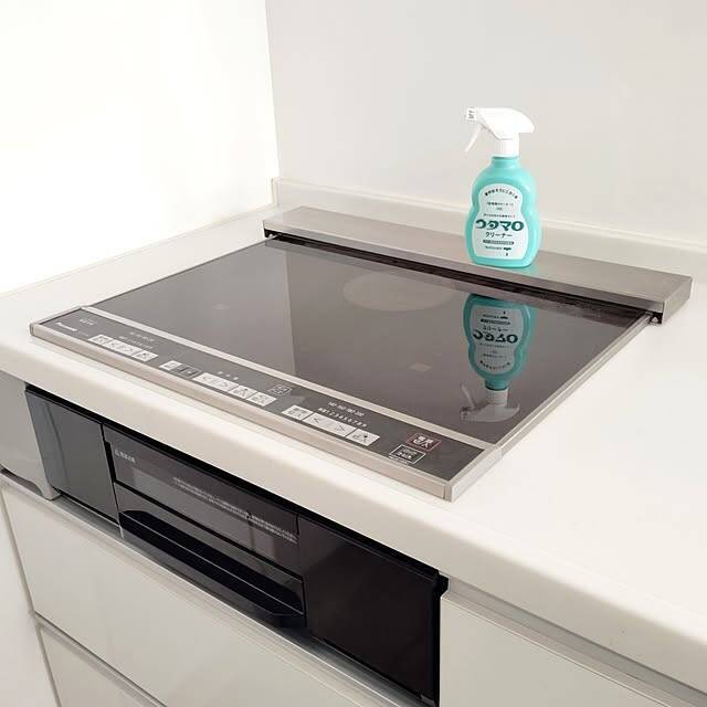 ベタベタ汚れもスッキリ！今すぐ試したいコンロまわりの掃除方法