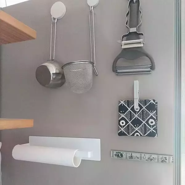 「見逃すのはもったいない！冷蔵庫横のスペースを整理収納に活用するアイデア集」の画像