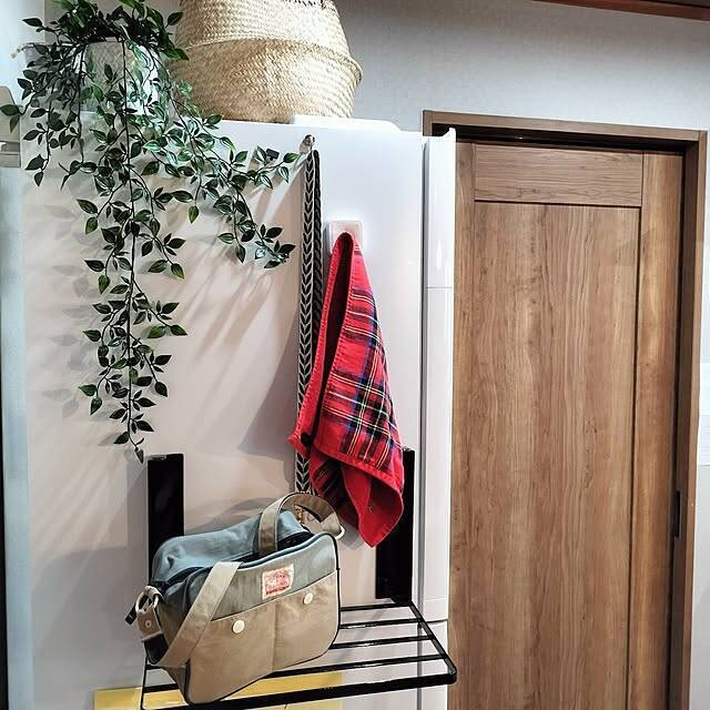 見逃すのはもったいない！冷蔵庫横のスペースを整理収納に活用するアイデア集