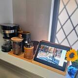 「タブレットの定位置はどこにする？快適な置き方のアイデア6選」の画像2
