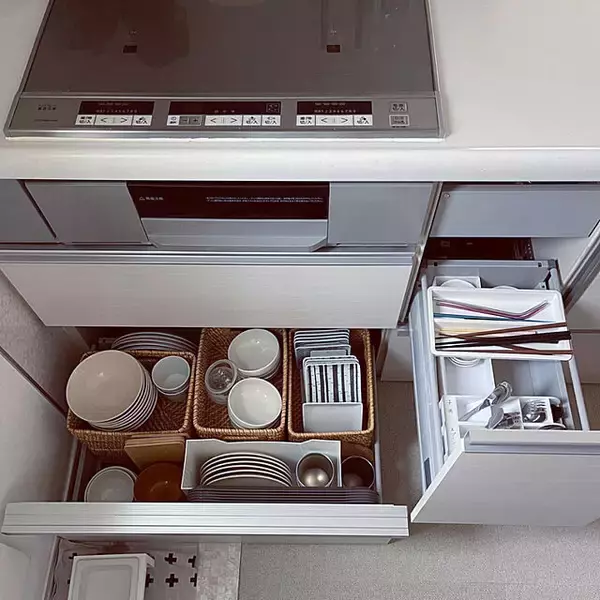 「ミニマリストさんの収納術から学ぶ！美しく整ったお部屋を作る整理整頓テク」の画像