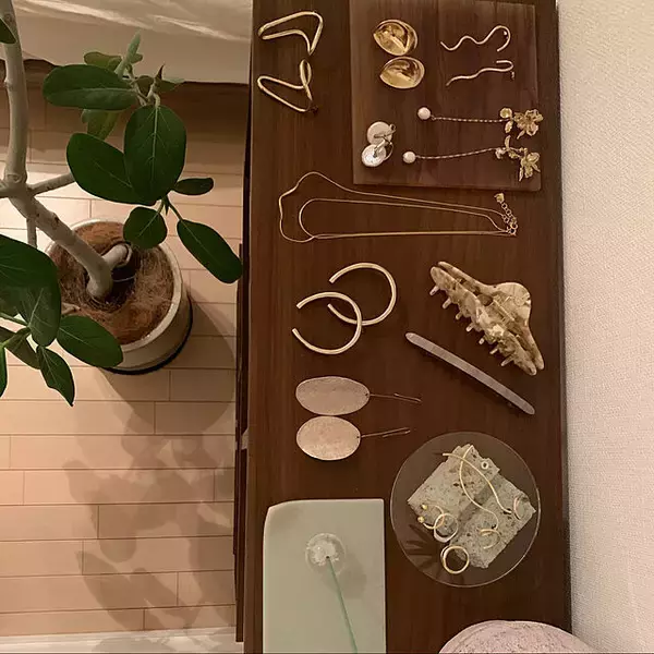 「ミニマリストさんの収納術から学ぶ！美しく整ったお部屋を作る整理整頓テク」の画像