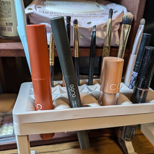ごちゃつき解消で使いやすく！100均アイテムで叶える快適メイク用品収納