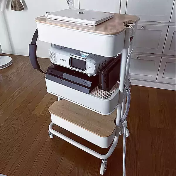 「作業しやすく片付けやすい！ノートパソコンの置き場所アイデア」の画像