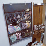 「壁面を賢く活用して省スペース収納に。ウォールポケットを使った収納方法」の画像2