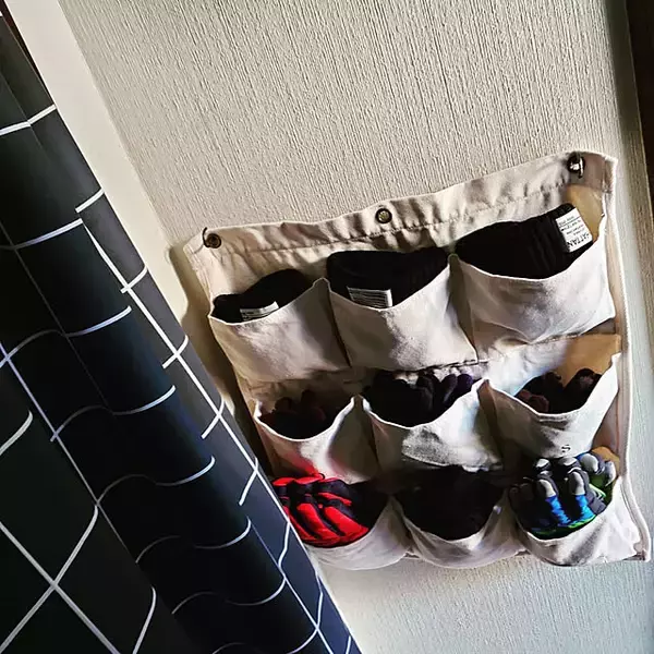 「壁面を賢く活用して省スペース収納に。ウォールポケットを使った収納方法」の画像