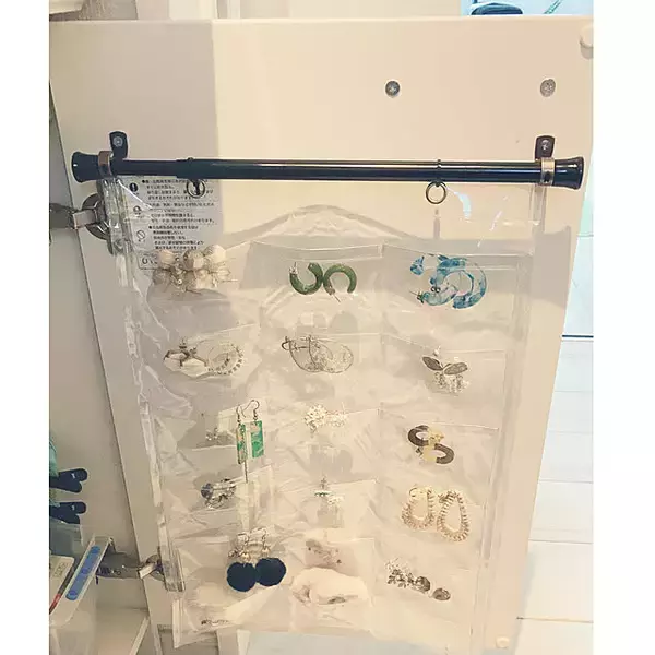 「壁面を賢く活用して省スペース収納に。ウォールポケットを使った収納方法」の画像