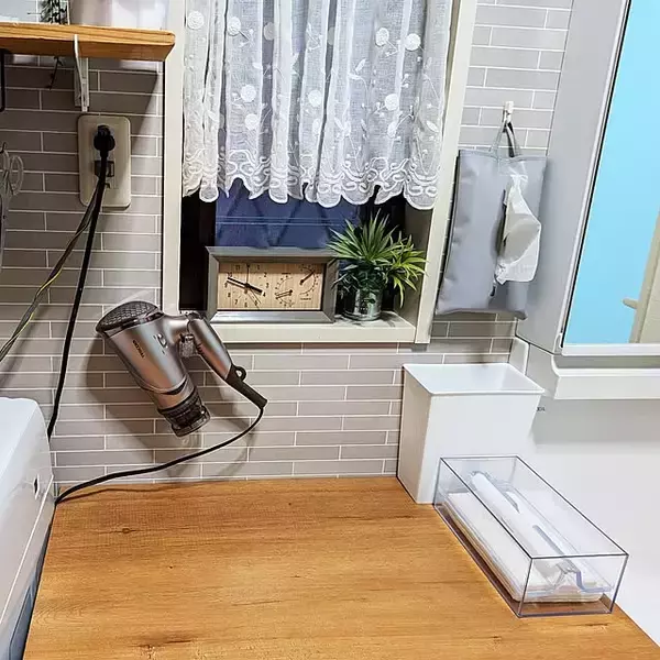 「壁を傷付けずにチョイ掛けスペースが作れる♪「鴨居フック」活用アイデア6選」の画像