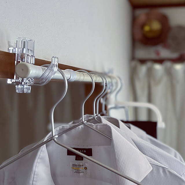 壁を傷付けずにチョイ掛けスペースが作れる♪「鴨居フック」活用アイデア6選