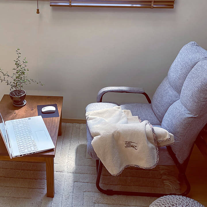 「PC作業からまったりコーヒー時間まで大活躍。多機能リクライニングチェア 」by taka17cafe さん