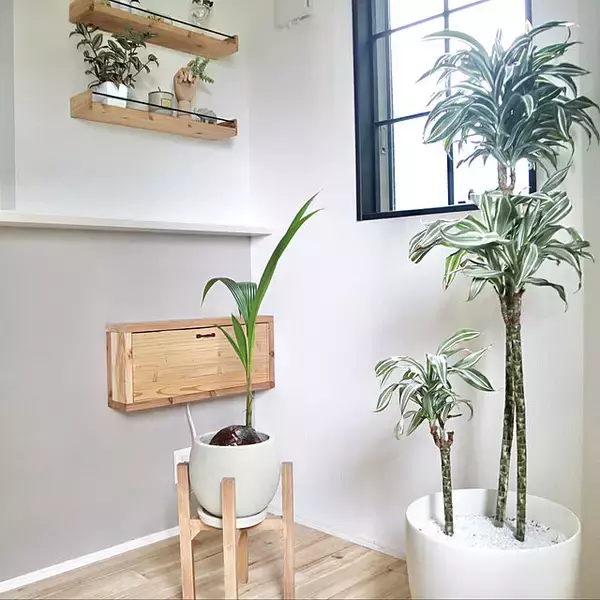 「お部屋の雰囲気に合わせてすっきり隠す！ルーターの上手な収納方法10選」の画像