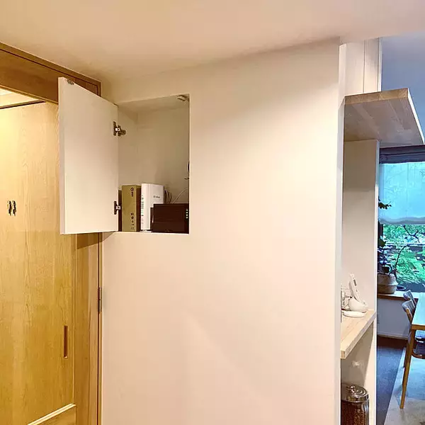 「お部屋の雰囲気に合わせてすっきり隠す！ルーターの上手な収納方法10選」の画像