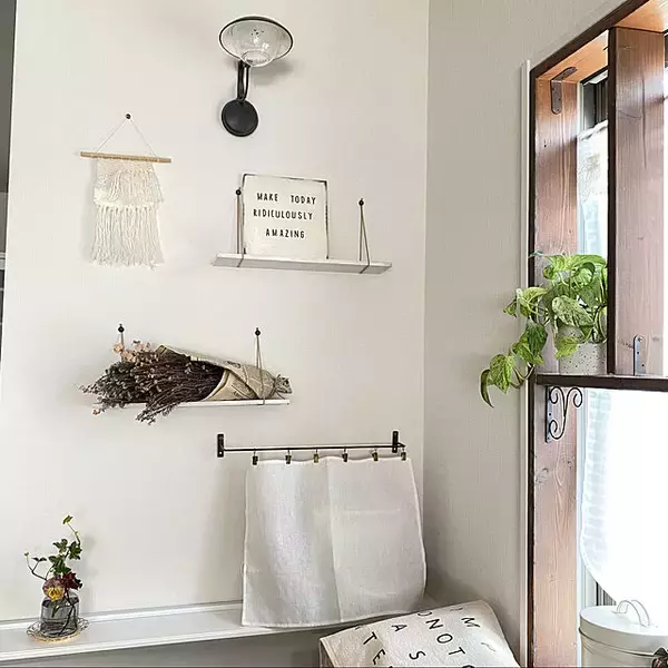 「お部屋の雰囲気に合わせてすっきり隠す！ルーターの上手な収納方法10選」の画像