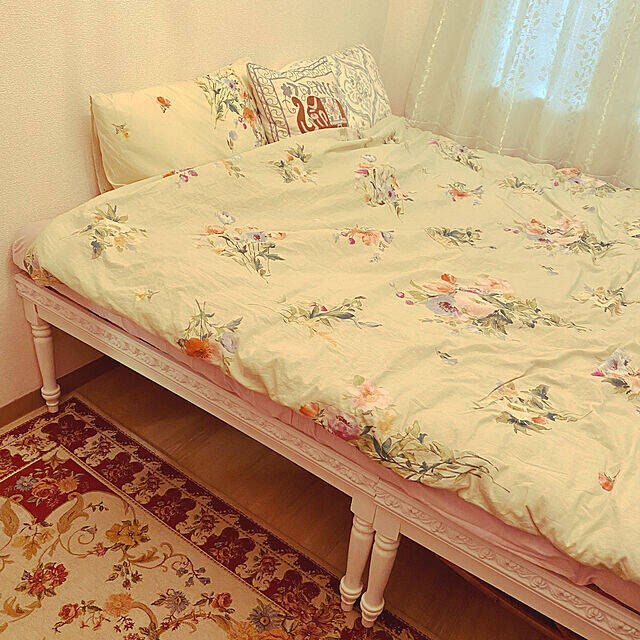 ベッドまわりを自分好みの空間に☆DIYで作る寝室のアイテム